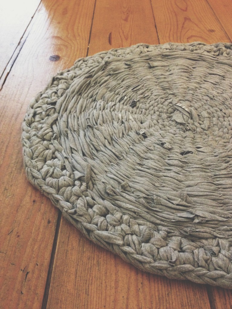 DIY : How to make a rag-rug - Hannah In The House